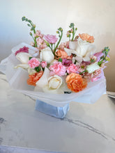 Load image into Gallery viewer, Sweet Bouquet