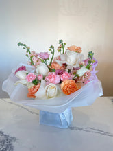 Load image into Gallery viewer, Sweet Bouquet