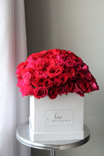 Load image into Gallery viewer, 100 Red Roses Delivered in Ottawa - Top Florist Ottawa - Luxe Blooms