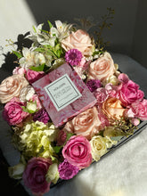 Load image into Gallery viewer, Flowers &amp; Luxury Scented Candle Gift Set | Luxe Blooms
