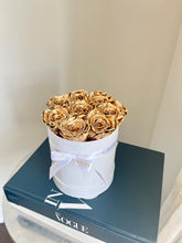 Load image into Gallery viewer, 8 Metallic Infinity Rose Box