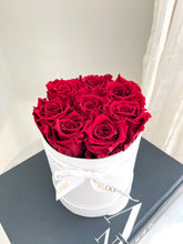 Load image into Gallery viewer, 8 Infinity Rose Box (Red)