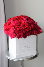 Load image into Gallery viewer, 100 Red Roses Delivered in Ottawa - Top Florist Ottawa - Luxe Blooms

