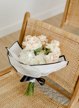 Load image into Gallery viewer, Pure Beauty Bouquet
