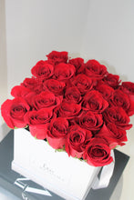 Load image into Gallery viewer, 25 Fresh Roses Square
