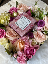 Load image into Gallery viewer, Flowers &amp; Luxury Scented Candle Gift Set | Luxe Blooms
